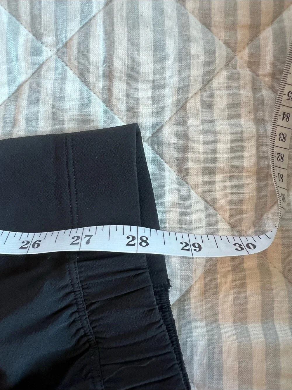 Women's Lululemon License To Train High Rise Pant - Black - Size 4 Like New